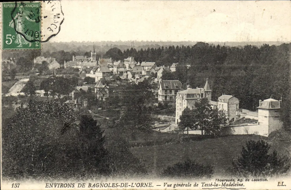 Umgebung von Bagnoles-de-l'Orne — Allgemeiner Blick auf Tessé-la-Madeleine — Thouroude, Ag. de Location, LL. - Vorderseite