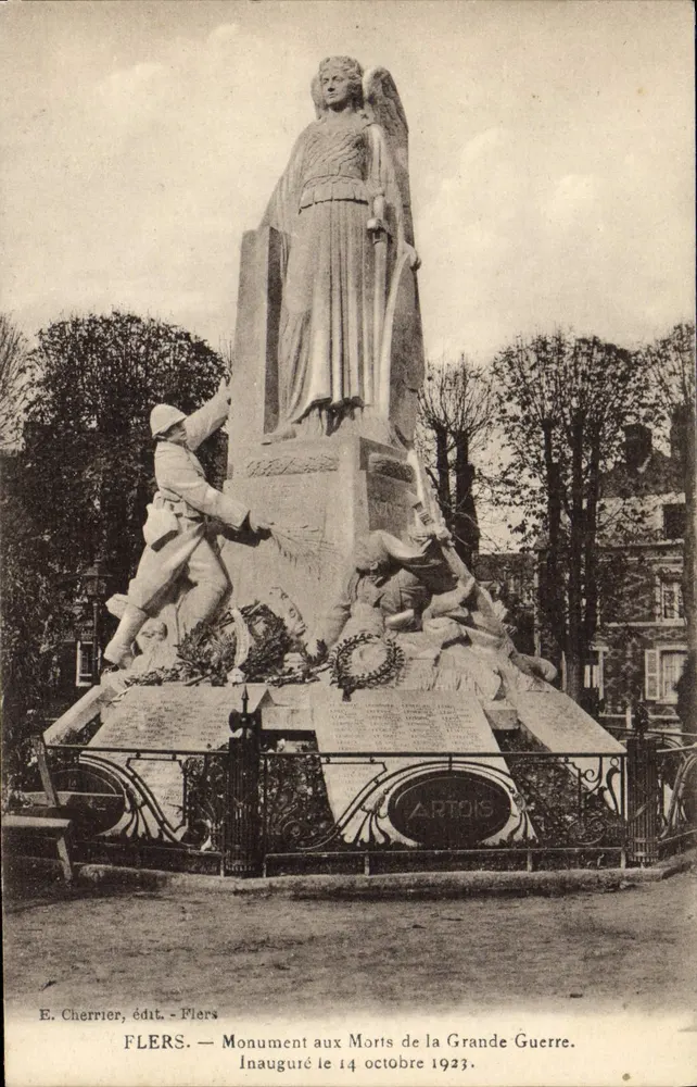 Flers — Monumento aos Mortos da Grande Guerra — inaugurado em 14 de outubro de 1923 — E. Cherrier, edit. Flers - Frente