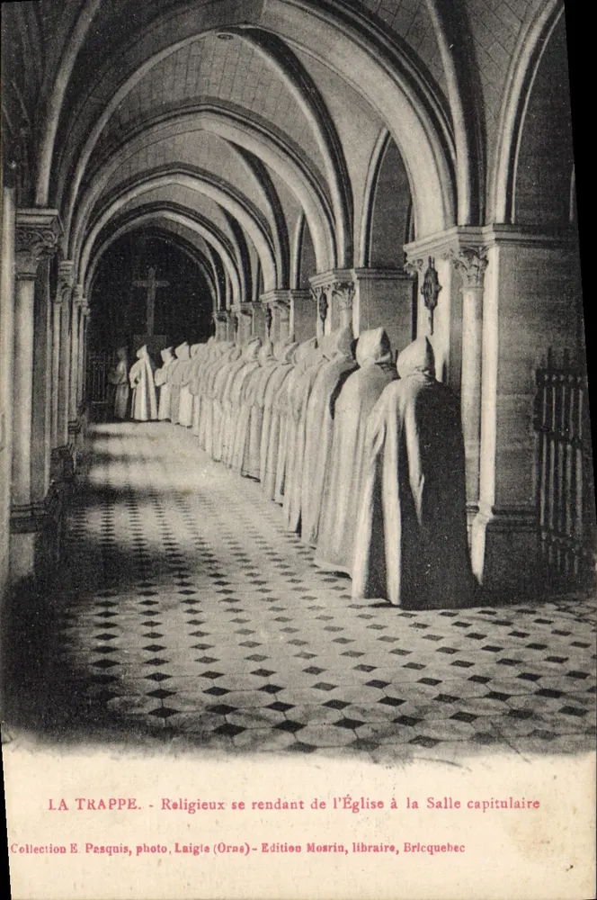La Trappe - Religiosos se dirigindo da Igreja para a Sala Capitular — Edição Mosrin, livraria, Bricquebec - Frente