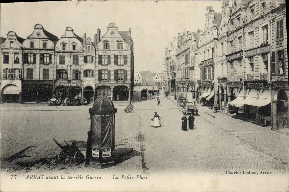 Arras vor dem furchtbaren Krieg — La Petite Place — Charles Ledieu, Arras - Vorderseite