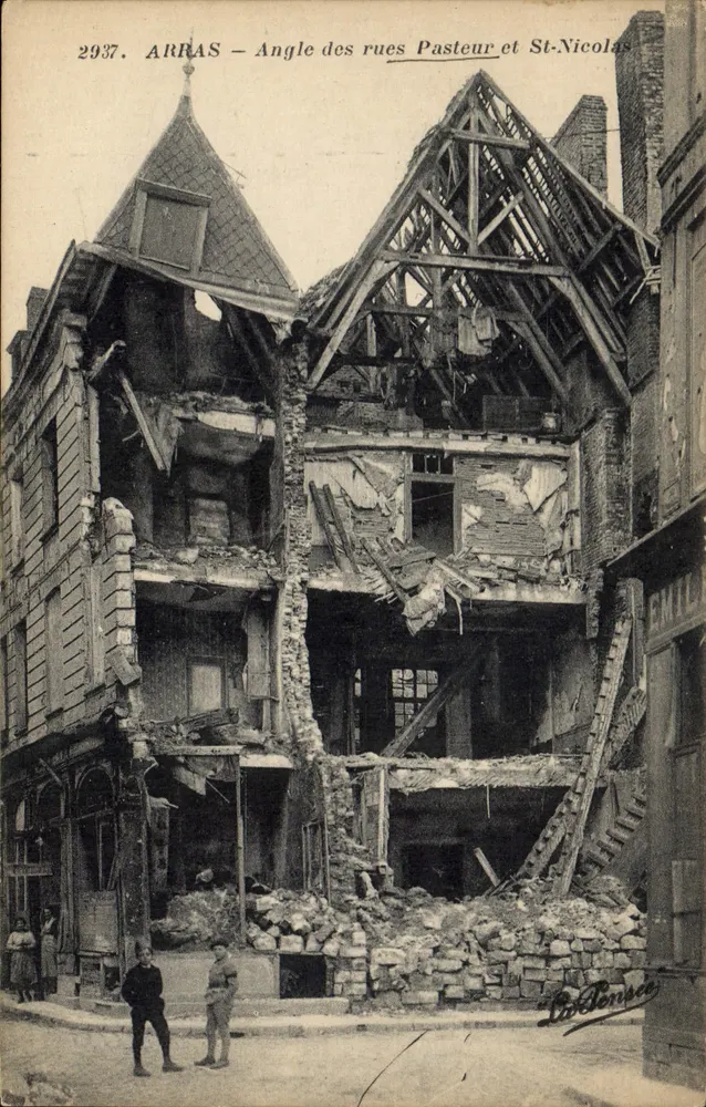 Arras — Ângulo das ruas Pasteur e St-Nicolas — La Densée - Frente