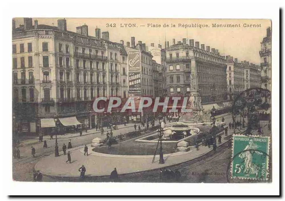 LYON — Praça da República. Monumento Carnot — editor: Kelly, Grand Bazar, n° 342 - Frente