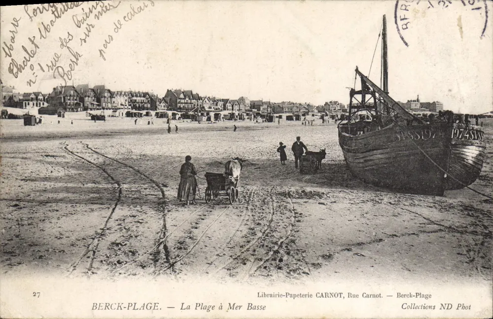 Berck-Plage — A Praia com Mar Baixo — Librairie-Papeterie CARNOT, Rue Carnot - Frente