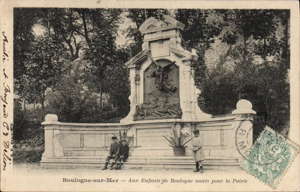 Boulogne-sur-Mer — Aux Enfants de Boulogne morts pour la Patrie — Verleger B. F. Paris - Vorderseite