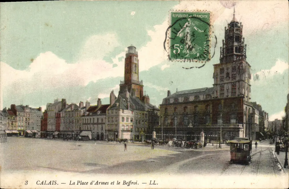 Calais — La Place d'Armes et le Beffroi — LL. - Frente