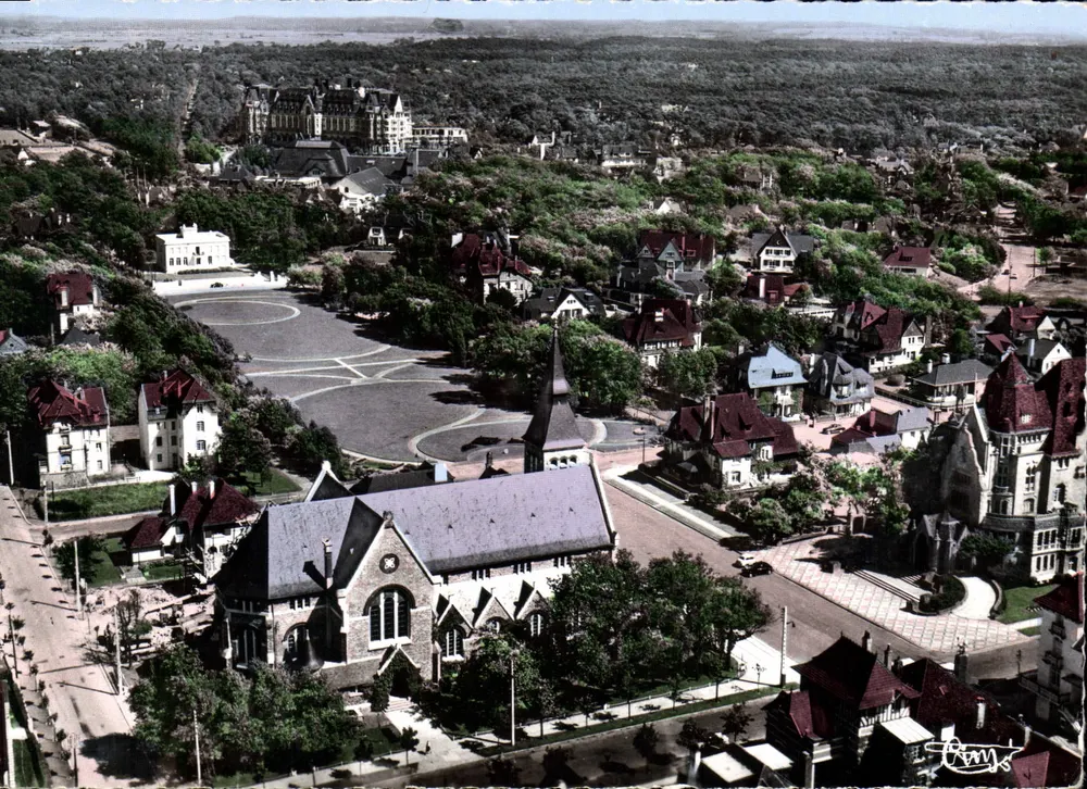 Le Touquet-Paris-Plage — Die Kirche und der Garten von Ypres — Combiér Imp. (S.-t-L.) - Vorderseite