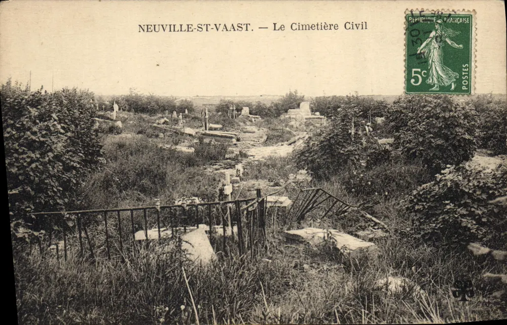 Neuville-St-Vaast — Der Ziviler Friedhof — Verlag unbekannt - Vorderseite