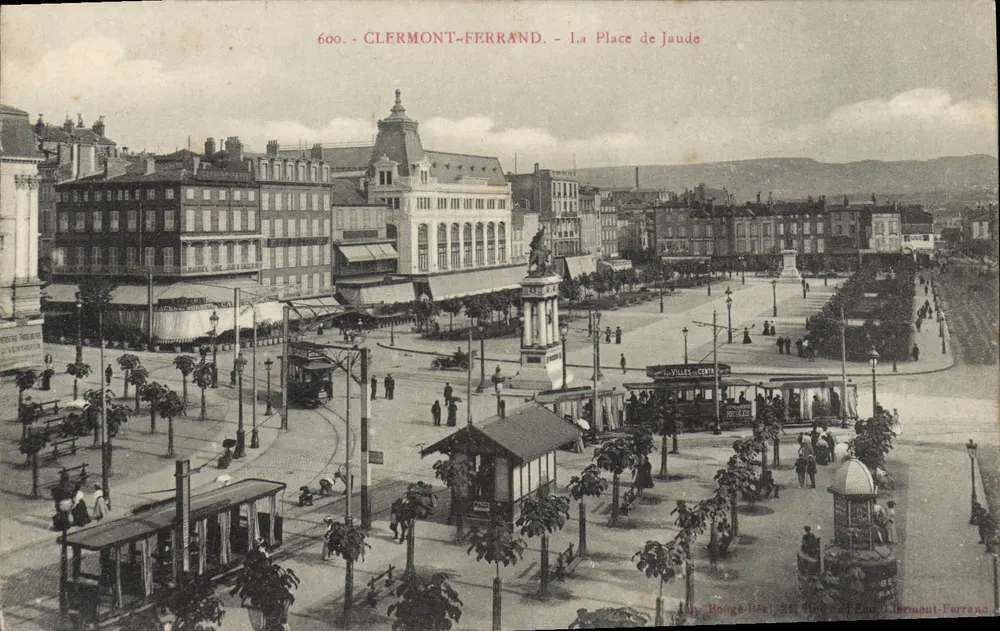 Clermont-Ferrand — A Praça de Jaude — Editor: H. Bouge-Bail, n°600 - Frente