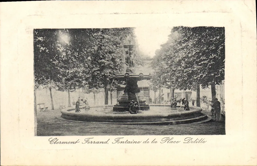 Clermont Ferrand — Fontaine de la Place Delille — Verlag unbekannt, Seriennummer nicht sichtbar - Vorderseite