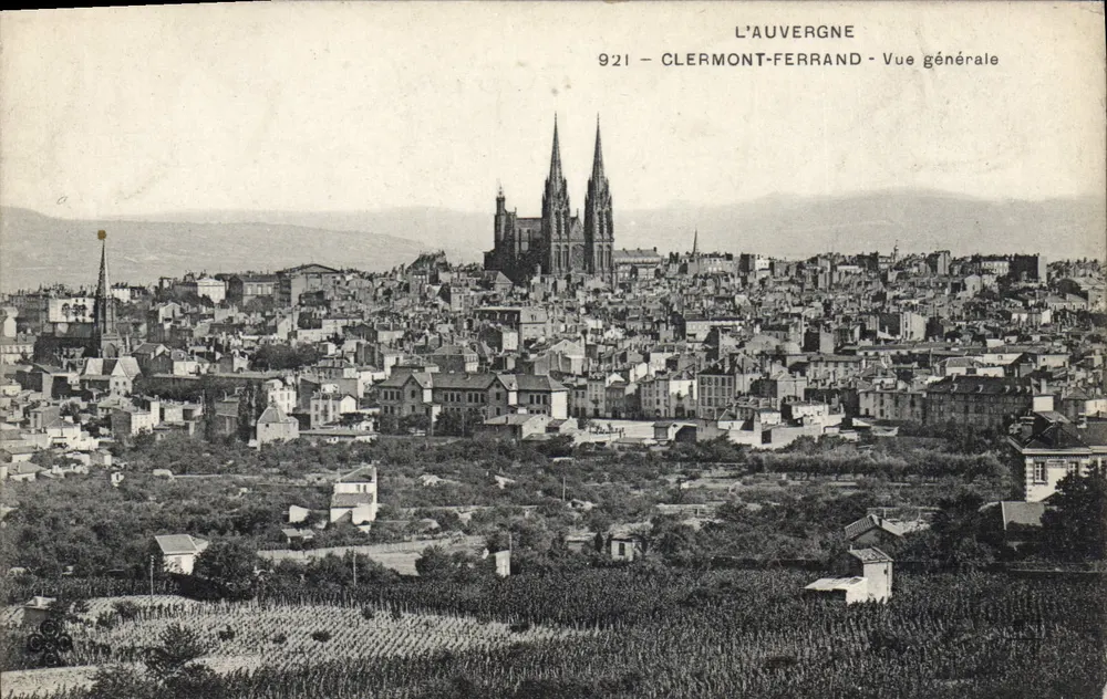 Clermont-Ferrand — Vista geral — L'Auvergne, 921 - Frente