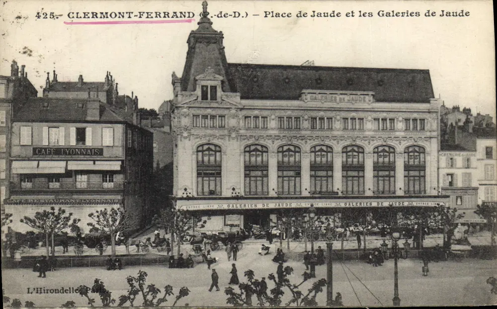 Clermont-Ferrand (P.-de-D.) — Place de Jaude e as Galeries de Jaude — L'Hirondelle, n°425 - Frente