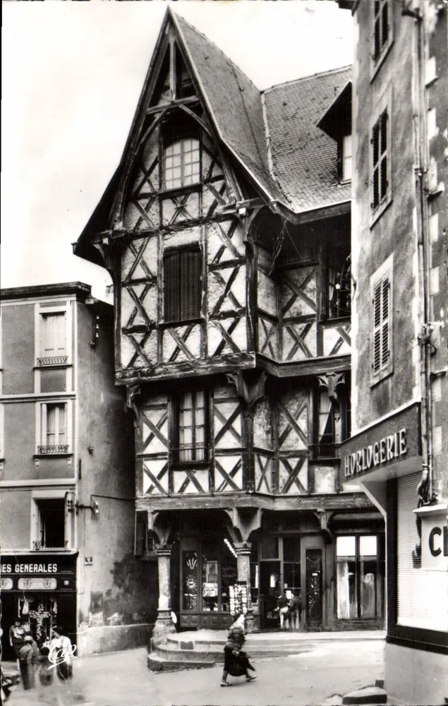 Hotel de cidade de Thiers — editor Réal-Photo, n° 63 - Frente