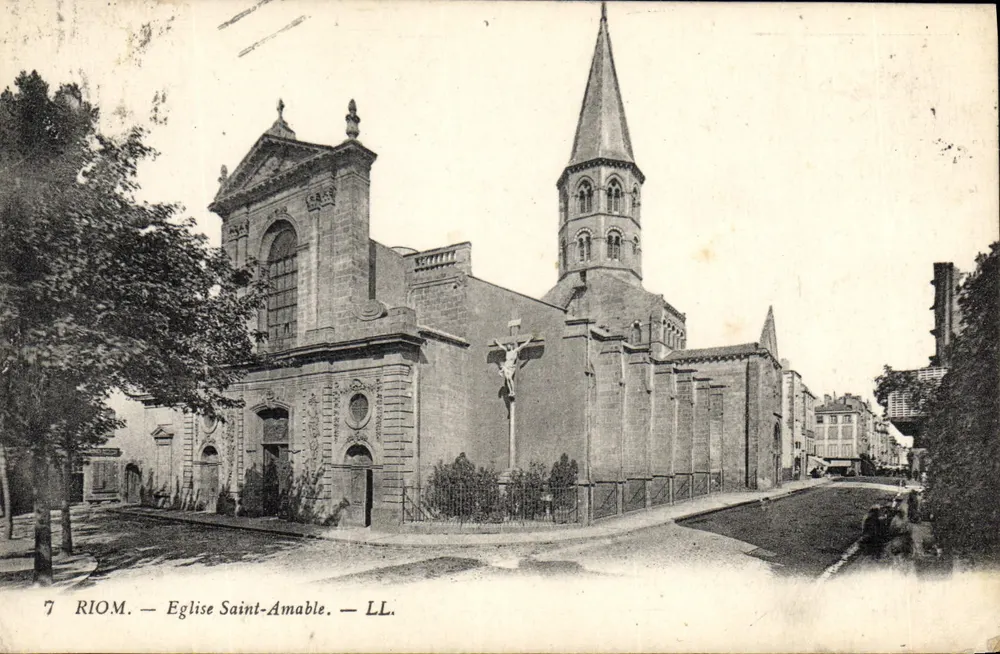 Riom — Igreja de São Amável — LL. - Frente