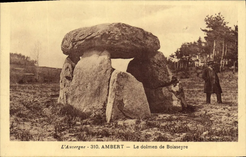 O dolmen de Boisseyre — Ambert — A Auvergne — n°310 — Editor L. Roy-Ambert - Frente