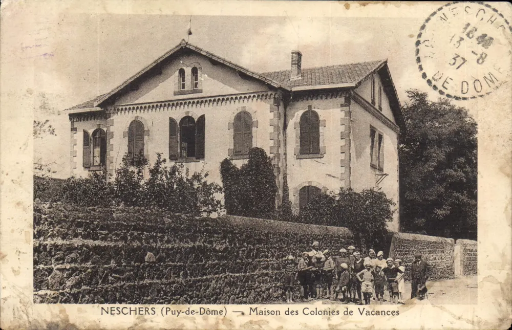 Neschers (Puy-de-Dôme) — Casa das Colônias de Férias - Frente