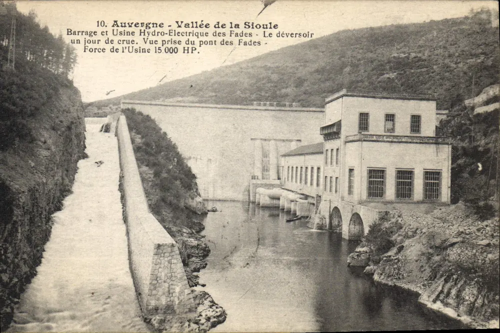 Auvergne - Vallée de la Sioule — Staudamm und Wasserkraftwerk der Fades — Aufnahme vom Pont des Fades — Kraft des Werkes 15.000 PS - Vorderseite