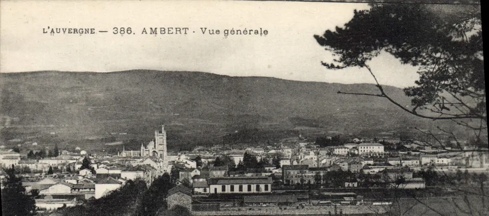 A Auvergne — 386. AMBERT - Vista geral - Frente