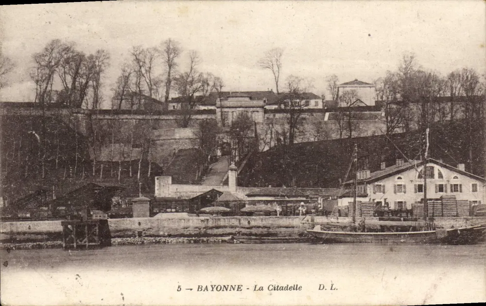 Bayonne - Die Citadel — Ansicht vom Hafen und dem Schloss, Verlag D.L., n°5 - Vorderseite