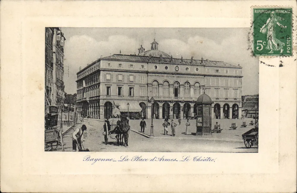 Bayonne - A Praça das Armas - O Castelo - Frente