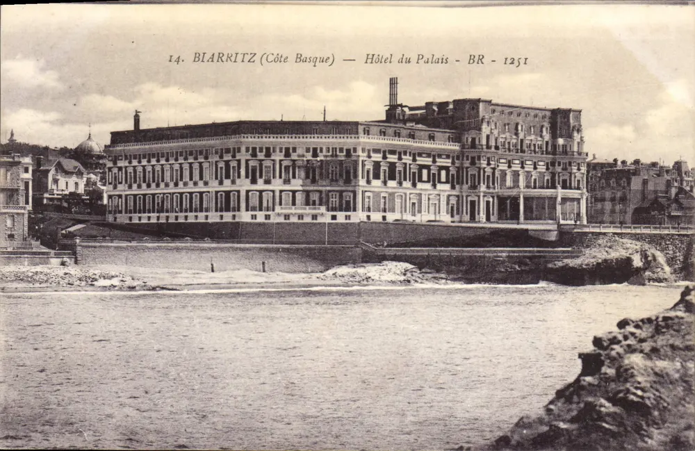 Biarritz (Côte Basque) — Hotel du Palais — BR - 1251 - Frente