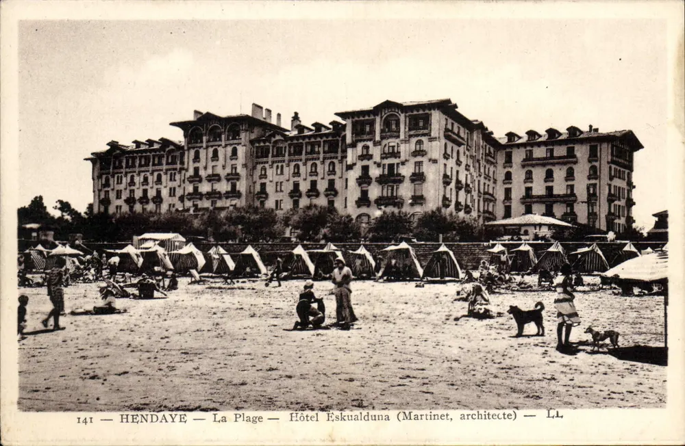 Hendaye — A Praia — Hotel Eskualduna (Martinet, arquiteto) — LL - Frente