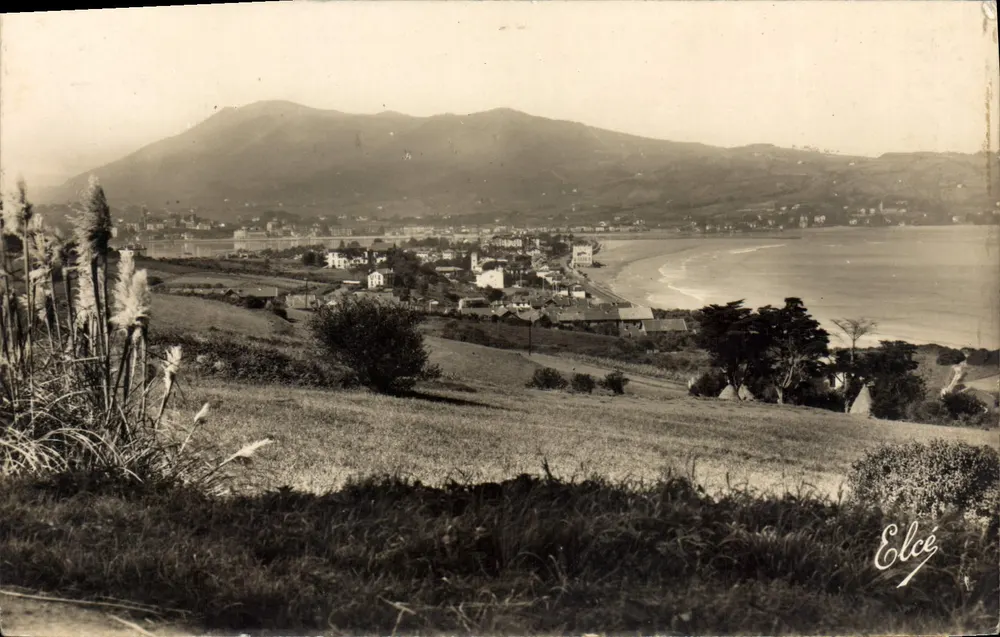 Hendaya-Plage (B.Pyr.) — Allgemeiner Blick im Hintergrund, die spanischen Berge — Echte Bromid-Fotografie, Verlag Véron Vichon-Hugues - Vorderseite
