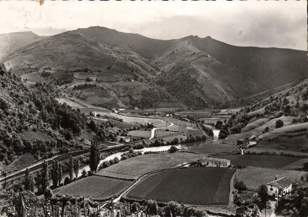 Bidarray (Basses-Pyrénées) — Vale da Nive — Éditions d'Art Cambo, série 3663 N - Frente