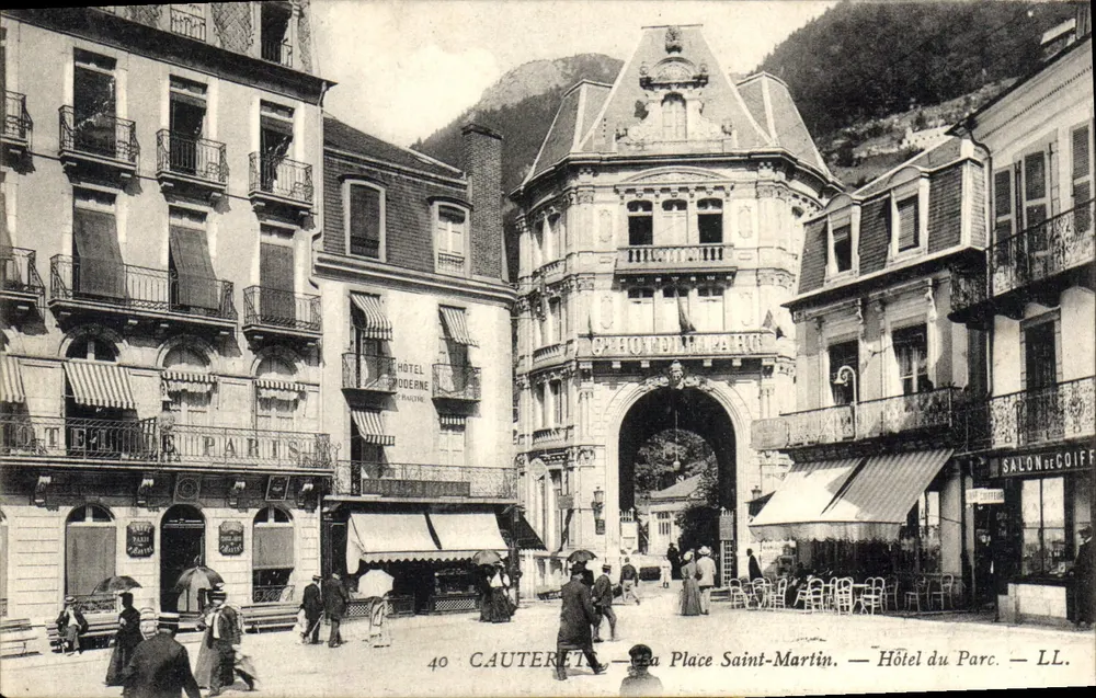 Cauterets — Place Saint-Martin — Hôtel du Parc — LL. - Recto