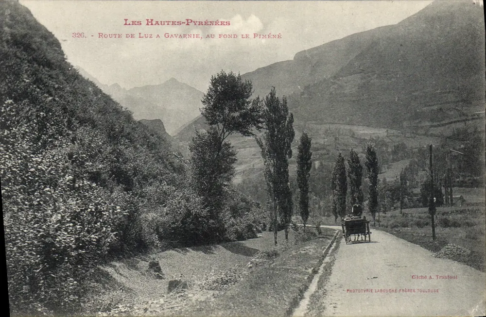 Ruta de Luz a Gavarnie, al fondo el Piméné — Les Hautes-Pyrénées — Fototipia Labouche Frères Toulouse, n°320 - Anverso