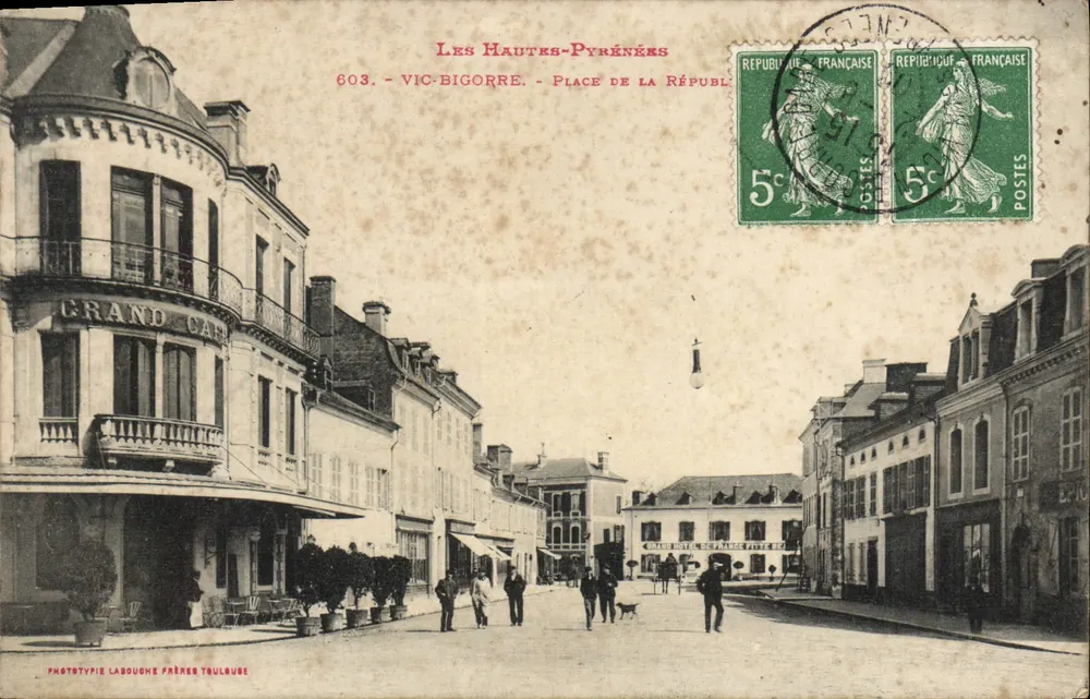 Vic-Bigorre — Place de la République — Les Hautes-Pyrénées — Phototypie Labouche Frères Toulouse - Vorderseite