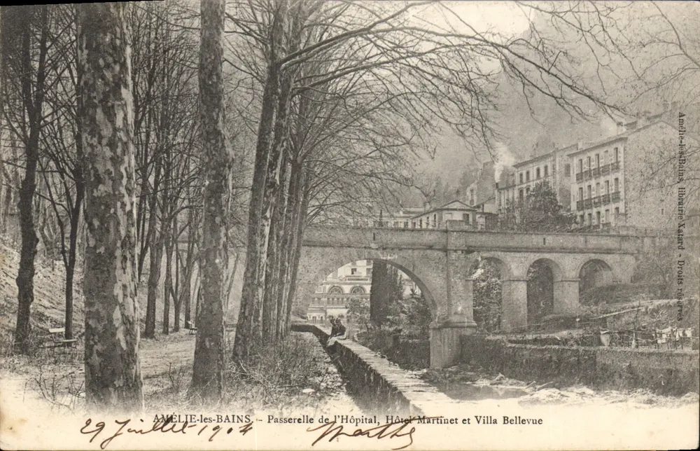 Amélie-les-Bains - Brücke des Krankenhauses, Hotel Martinet und Villa Bellevue — Verleger: Amélie-les-Bains, Drucker X. Marte - Vorderseite