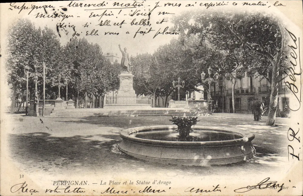 Perpignan — A Praça e a Estátua de Arago — P.R. Bepiers - Frente