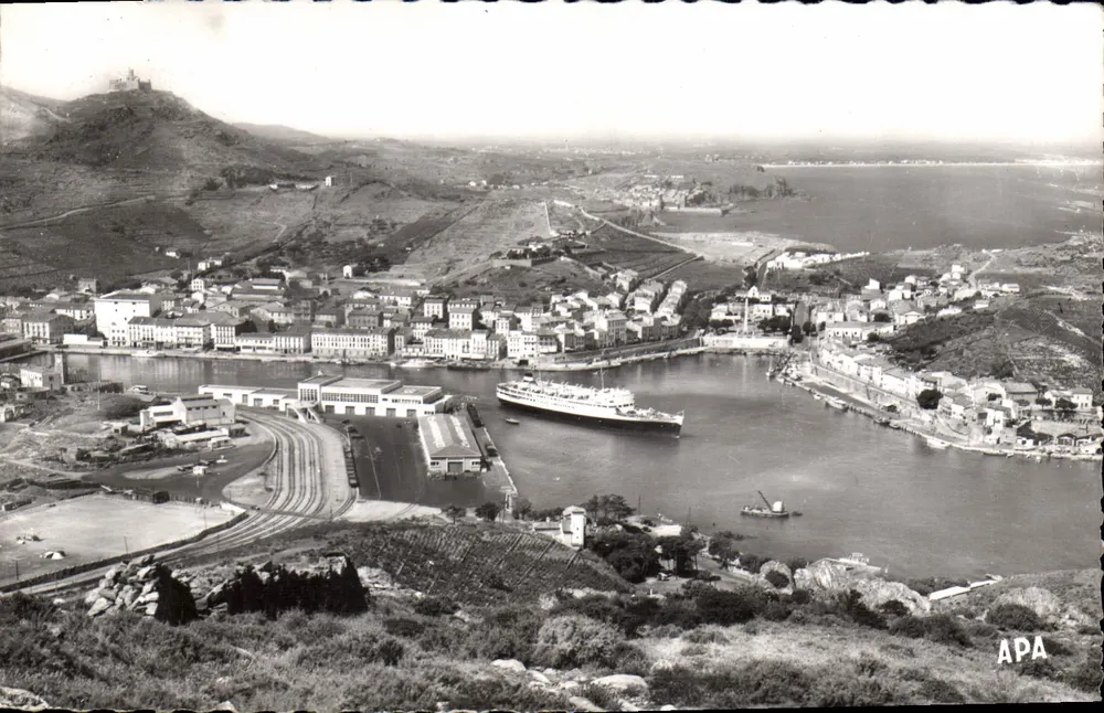 Port Vendres — Panoramablick auf den Hafen — APA - Vorderseite