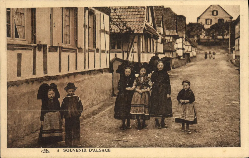 Crianças em trajes tradicionais — Alsace — Souvenir d'Alsace - Frente
