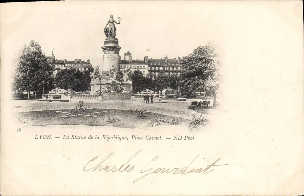 LYON — A Estátua da República, Praça Carnot — ND Phot - Frente