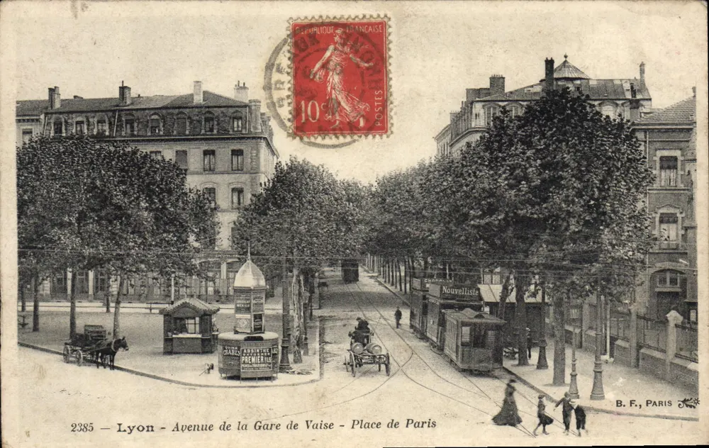 Lyon - Avenue de la Gare de Vaise - Place de Paris — B.F., Paris, Nr. 2385 - Vorderseite