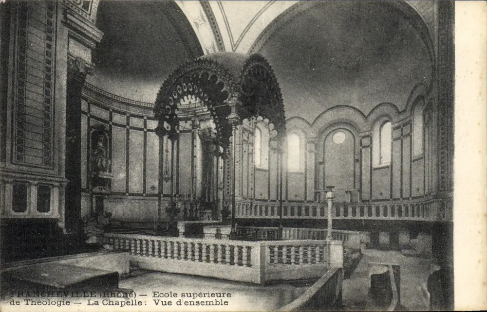 Francheville (Rhône) — Höhere Schule der Theologie — Die Kapelle: Überblick - Vorderseite