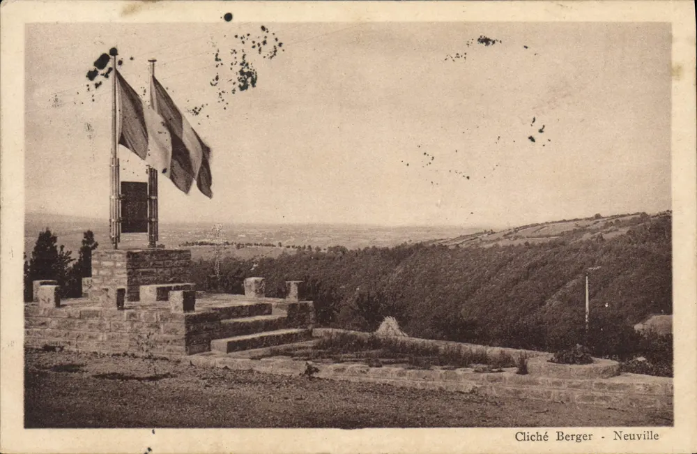 Denkmal für die Toten — Cliché Berger - Neuville - Vorderseite