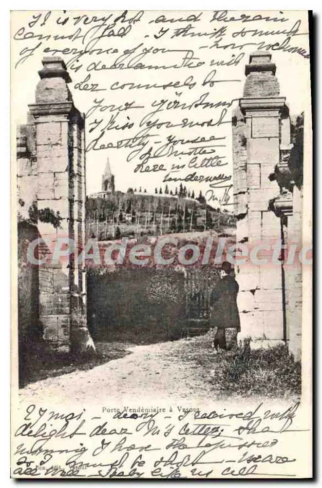 Porta Vendémienne em Vesoul — vista da porta e do castelo em segundo plano — editor não visível - Frente