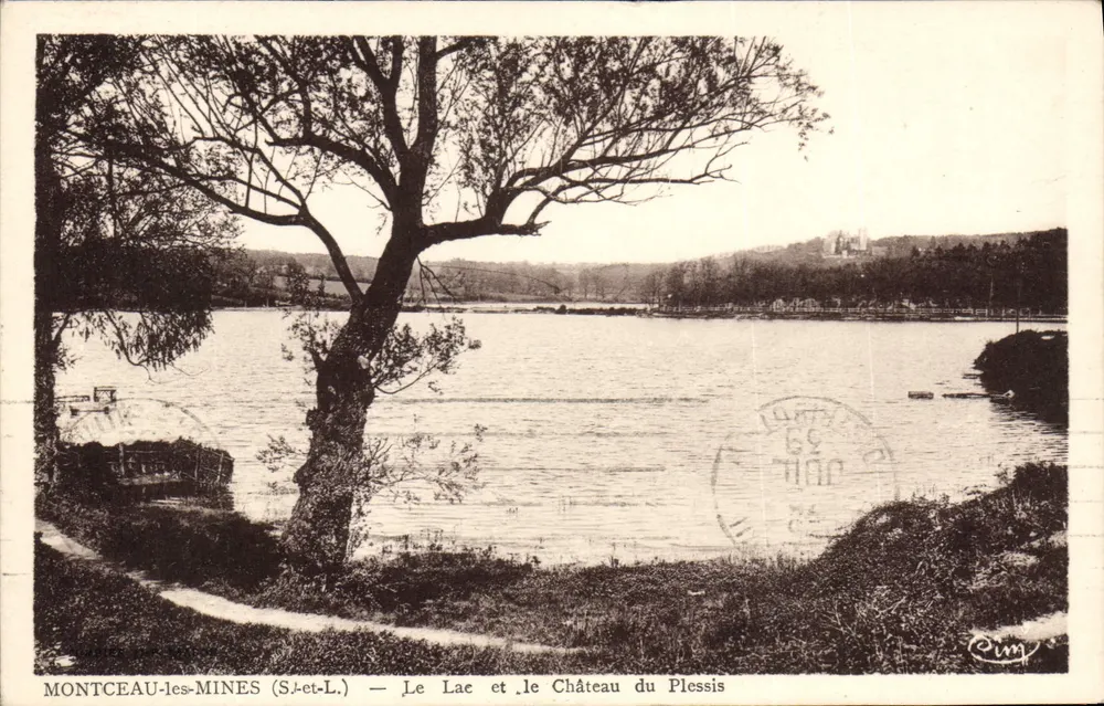 Montceau-les-Mines (S.-ct-L.) — Der See und das Schloss du Plessis - Vorderseite