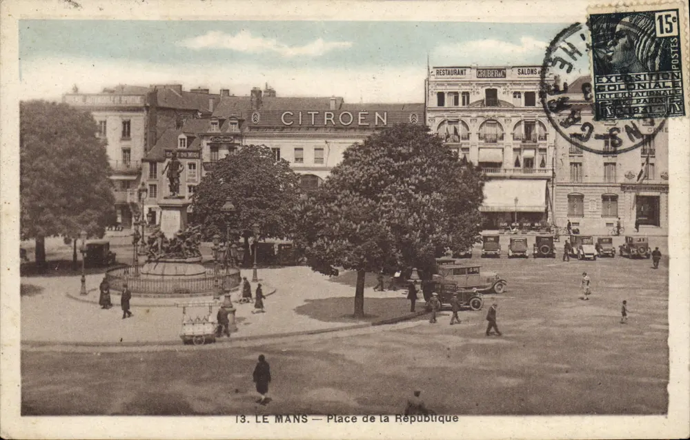 Le Mans — Praça da República — Aff. phot. A. Dolbeau, rua Auvray - Frente