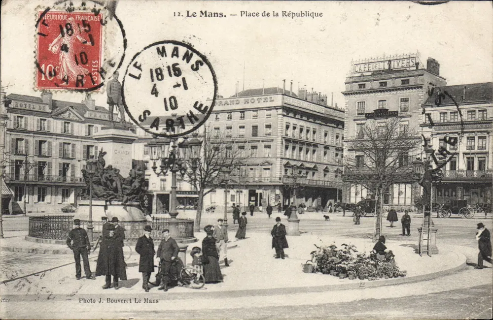 Le Mans — Praça da República — Foto J. Bouvert - Frente