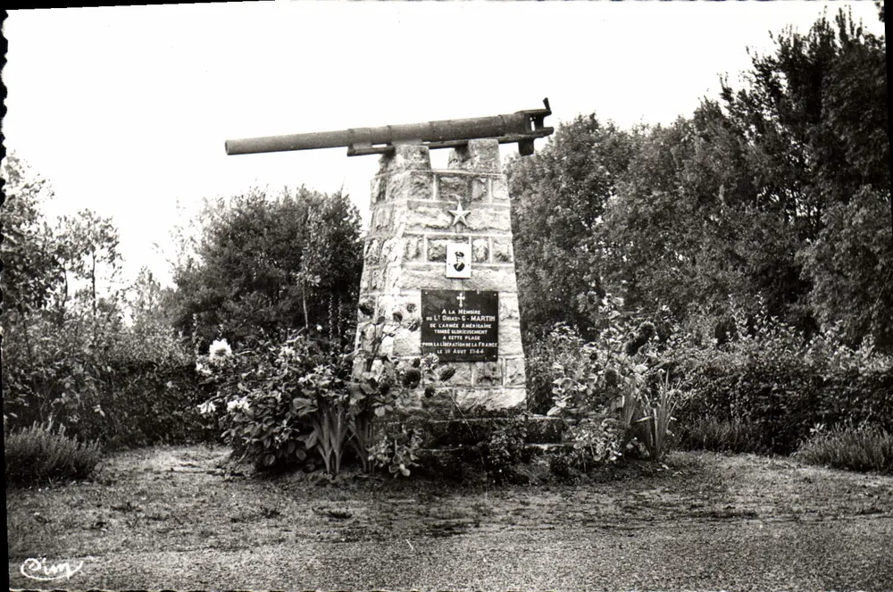 Gedenkstein für Lt O. G. Martin — Nogent-le-Bernard (Sarthe) — Schlachten vom 10. August 1944 - Vorderseite