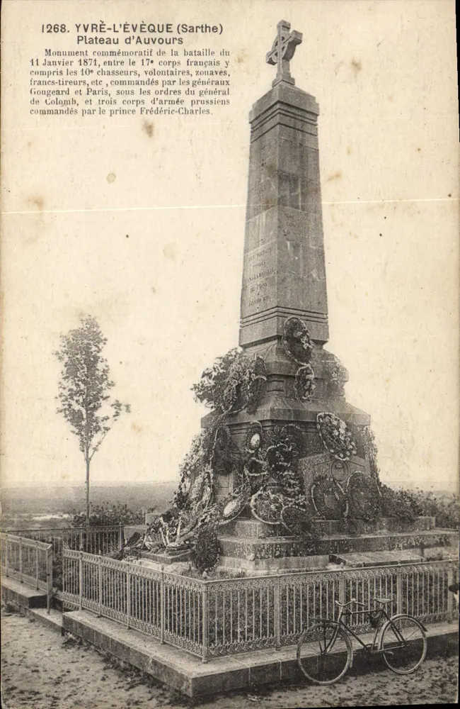इव्रे-ल-एविक (सार्थ) — ऑवूर्स के प्लेटो — 1871 की 11 जनवरी की लड़ाई के सम्मान के लिए स्मारक — आई.पी. ए. डोल्बो, ले मांस - आगे