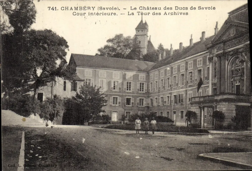 Chambéry (Savoie) — Schloss der Herzöge von Savoyen — Innenhof und Turm der Archive — Sammlung L. Grimal, Chambéry - Vorderseite