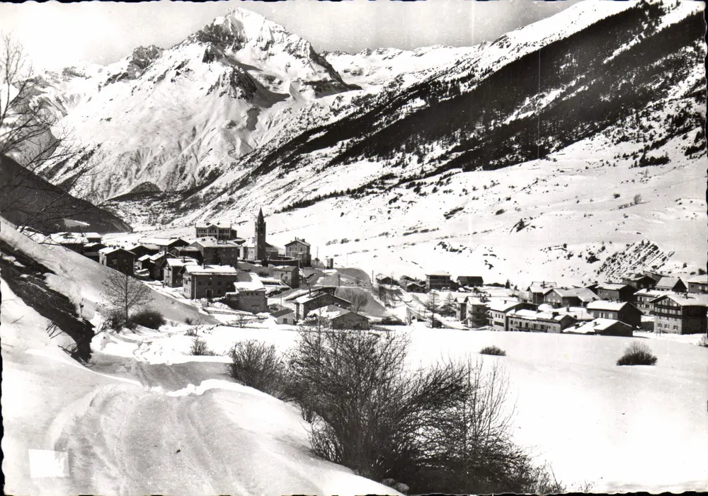 Lanslevillard (Savoie) — Vista geral — A Dente Parrachée (3712 m) — Edições Val-Lac - Frente