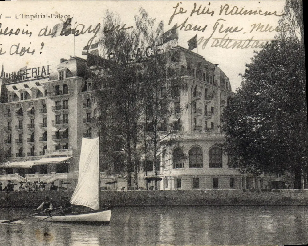 O Palácio Imperial em Biarritz — vista da margem do mar com vela — editor Anney - Frente
