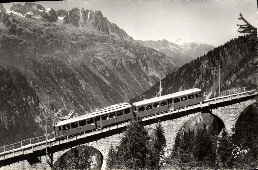 Chamonix - Mont Blanc (1050 m.) - Chemin de Fer de Montenvers und die Aiguilles Rouges — Gung - Vorderseite
