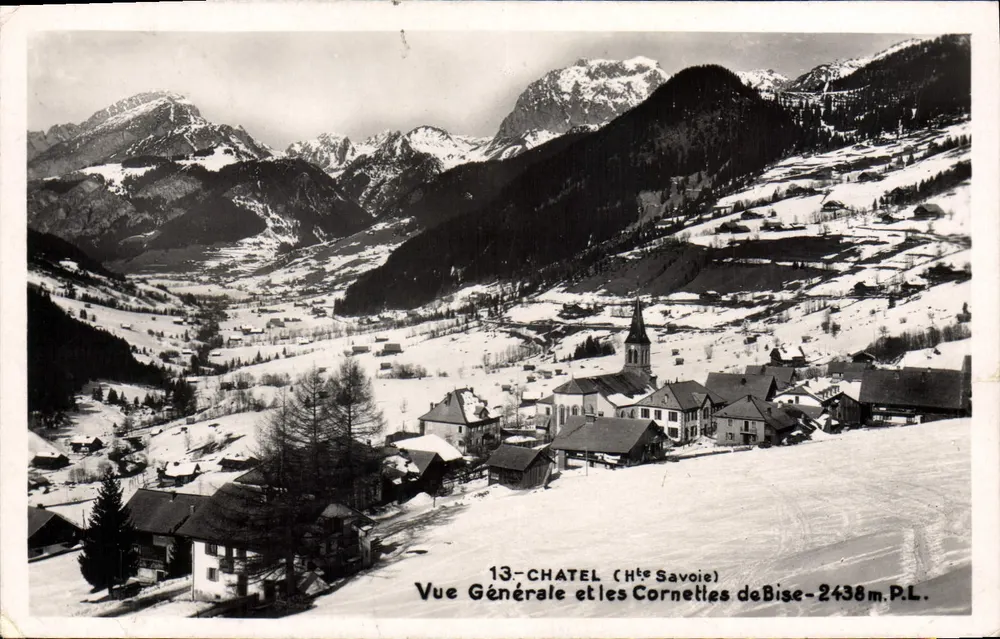 Châtel (Haute-Savoie) — Allgemeiner Blick und die Cornettes de Bise — 2438m.P.L. - Vorderseite