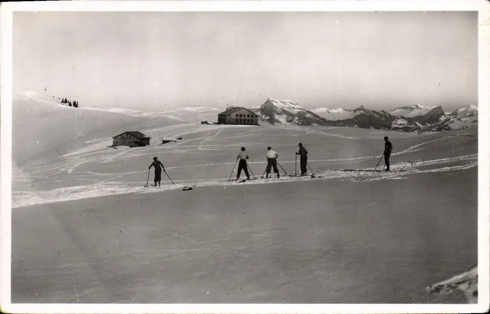 Mégeve — Chalet Refuge 'Piste G' 1930 m. alt. — L. Morand, Fot. Mégeve - Vorderseite